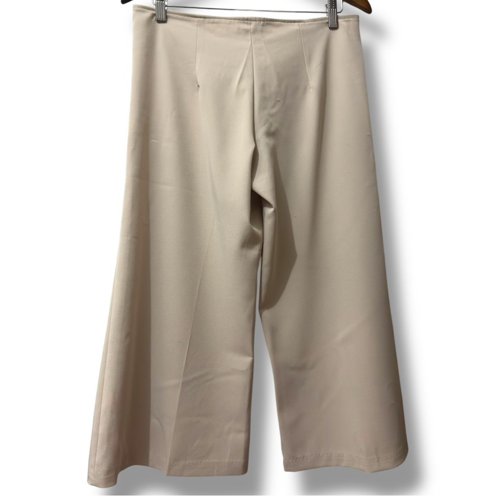 Pretty Girl New York | NWOT USA Beige Wide Leg Cropped Pants (size M) - Picture 4 of 10